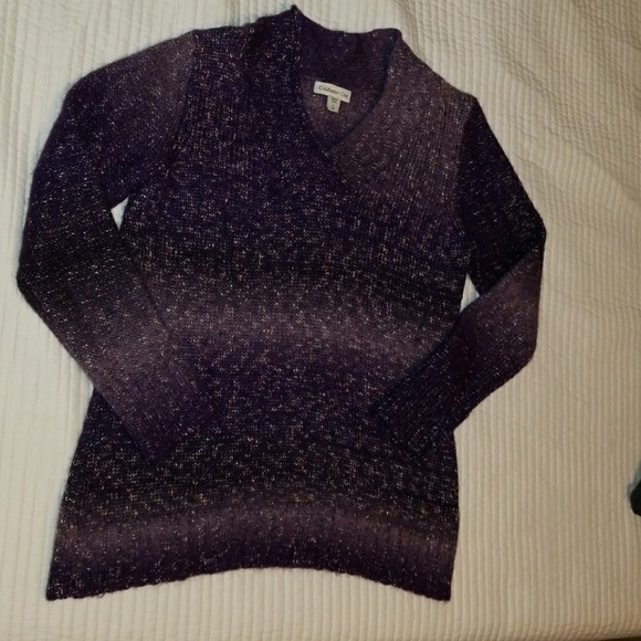 Sweater. - Picture 1 of 2